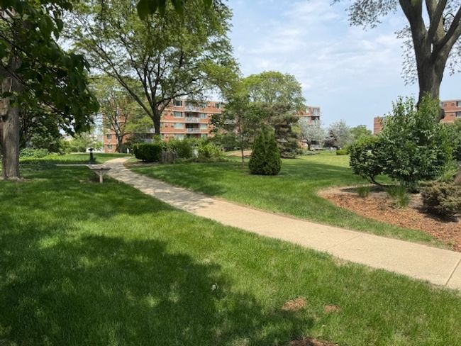 APT-4C - 2211 S Highland Ave, Condo with 2 bedrooms, 2 bathrooms and 2 parking in Lombard IL | Image 13