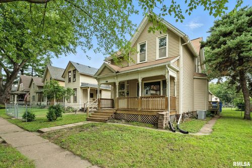 2010 W 1st St, Davenport, IA, 52802-1735 | Card Image