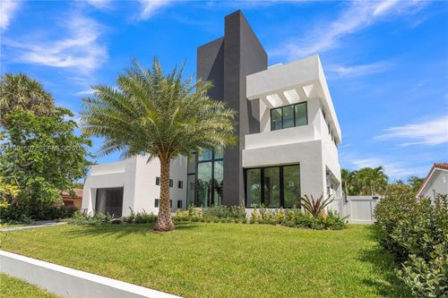 3205 Leigh Rd, Pompano Beach, FL, 33062-1213 | Card Image