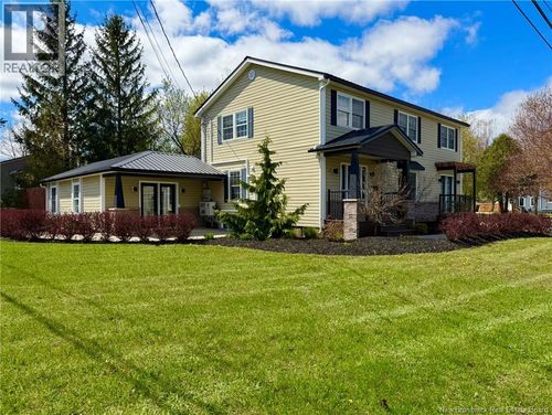 319 Raymond Ave, Bathurst, NB, E2A2W3 | Card Image