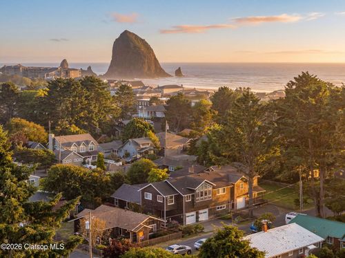 195 E Jackson St, Cannon Beach, OR, 97110-3090 | Card Image