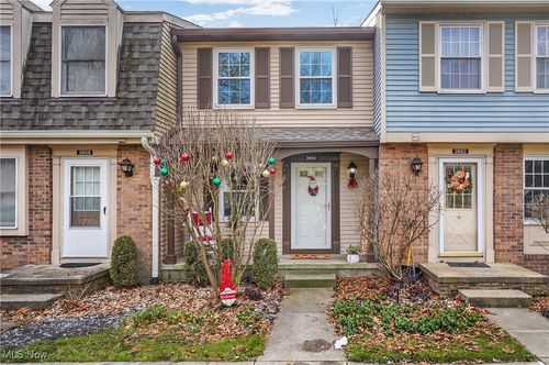 3860 Lake Run Blvd, Stow, OH, 44224-4352 | Card Image