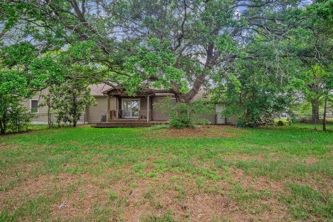 227 Hale, House other with 3 bedrooms, 2 bathrooms and 4 parking in Winnie TX | Image 6