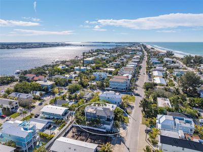 2407 Avenue C, House other with 7 bedrooms, 6 bathrooms and null parking in Bradenton Beach FL | Image 3