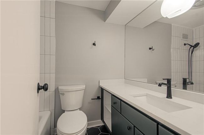 APT-210-211 - 4550 Warwick Blvd, Condo with 3 bedrooms, 3 bathrooms and null parking in Kansas City MO | Image 50