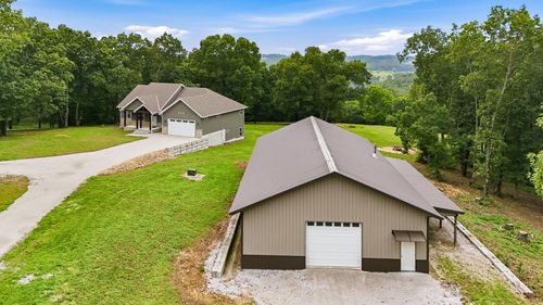368 Regal Heights Ln, Galena, MO, 65656-7550 | Card Image