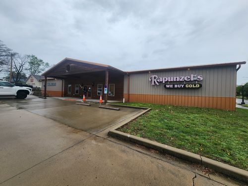 109 W Poplar Street, Harrisburg, IL, 62946 | Card Image