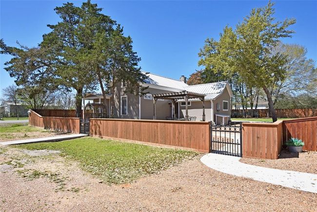 View of the Guest House from the street. | Image 31