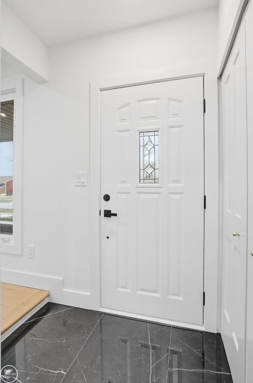 18050 Winsome, Fraser, MI, 48026-3121 | Card Image