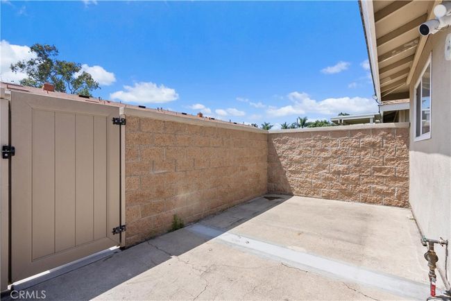 19860 Claremont Ln, Condo with 1 bedrooms, 1 bathrooms and 2 parking in Huntington Beach CA | Image 9