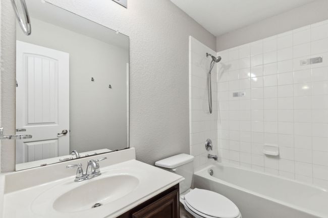 4006 Autumnwood Ln, House other with 3 bedrooms, 2 bathrooms and null parking in Heartland TX | Image 4