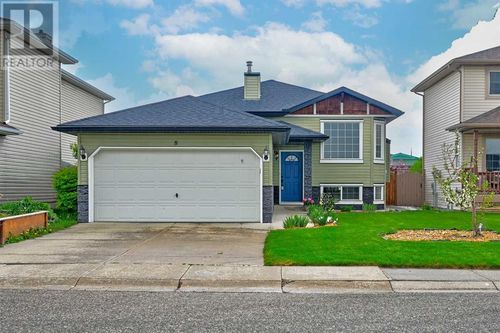 8 Canoe Cir Sw, Airdrie, AB, T4B2L7 | Card Image