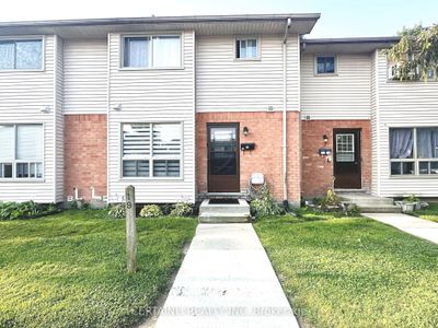 19 - 355 Sandringham Cres, Condo with 3 bedrooms, 3 bathrooms and 2 parking in London ON | Image 1