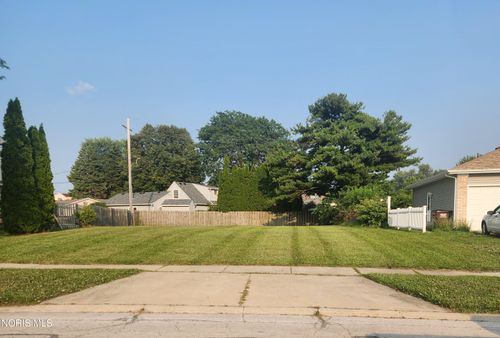 5850 Rounding River Ln, Toledo, OH, 43611-1136 | Card Image