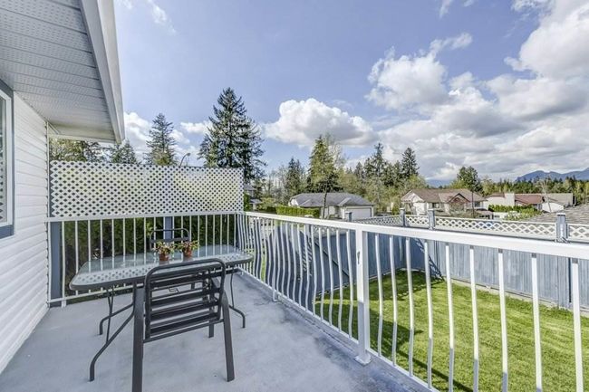 23155 124 A Avenue, House other with 3 bedrooms, 2 bathrooms and 4 parking in Maple Ridge BC | Image 4