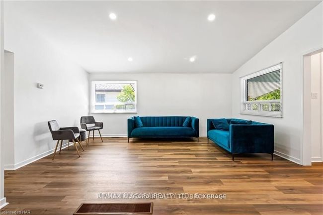 7422 Dorchester Rd, House other with 4 bedrooms, 2 bathrooms and 3 parking in Niagara Falls ON | Image 7