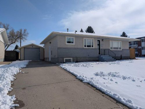 683 Lokier Ave Nw, Medicine Hat, AB, T1A7A6 | Card Image