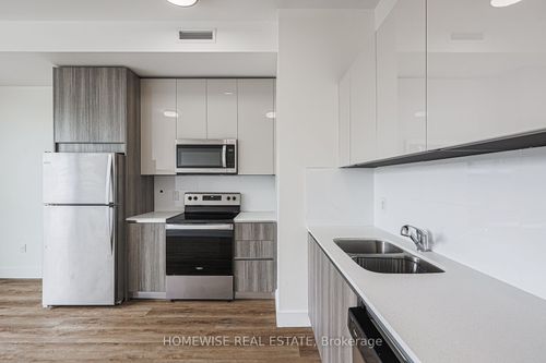 304-3020 Dundas St W, Toronto, ON, M6P1Z3 | Card Image