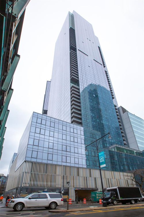 apt-907-3 Court Sq, Long Island City, NY, 11101-8915 | Card Image