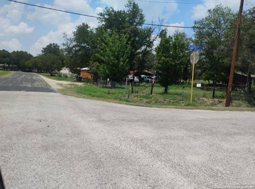 3903 Waterbrook Dr, Elmendorf, TX, 78112-6123 | Card Image