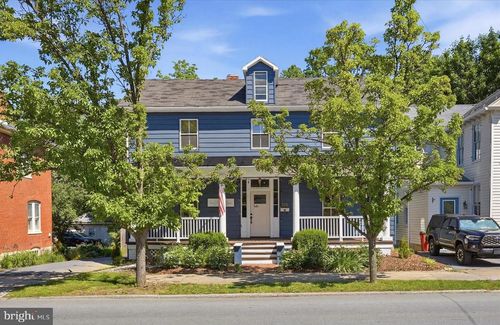 316 E Washington St, CHARLES TOWN, WV, 25414-1076 | Card Image