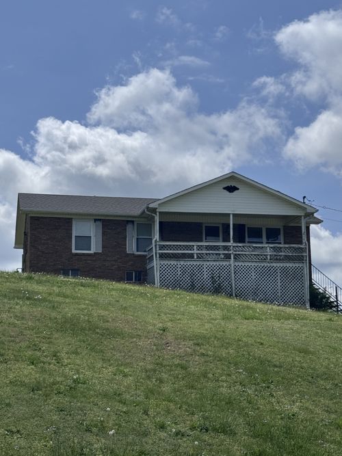 1272 Old Highway 64 E, Waynesboro, TN, 38485-2804 | Card Image