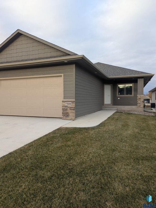 7508 W Flowerfields Pl, Sioux Falls, SD, 57106-6032 | Card Image