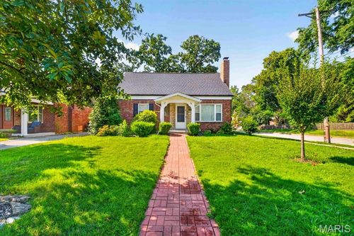 900 Dwyer Ave, Kirkwood, MO, 63122-3242 | Card Image