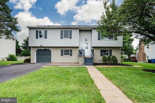 520 Oak St, LEESPORT, PA, 19533-9504 | Card Image