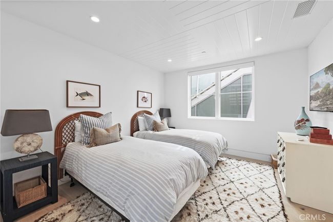 2148 E Oceanfront, House other with 5 bedrooms, 5 bathrooms and 3 parking in Newport Beach CA | Image 25