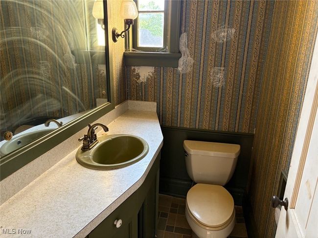 Half bath off of the foyer | Image 12