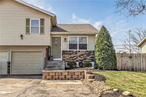 1019 N Jan Mar St, Olathe, KS, 66061-7013 | Card Image
