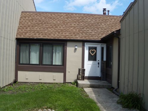 61 Westwood Square, Indian Head Park, IL, 60525 | Card Image