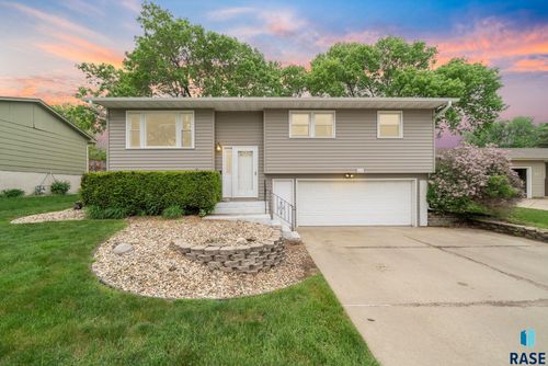 805 S Rohl Dr Drive, Sioux Falls, SD, 57103 | Card Image