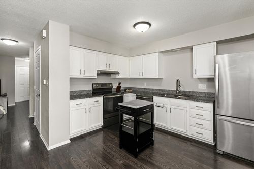 46-238 Holiday Cir, West Des Moines, IA, 50265-8206 | Card Image