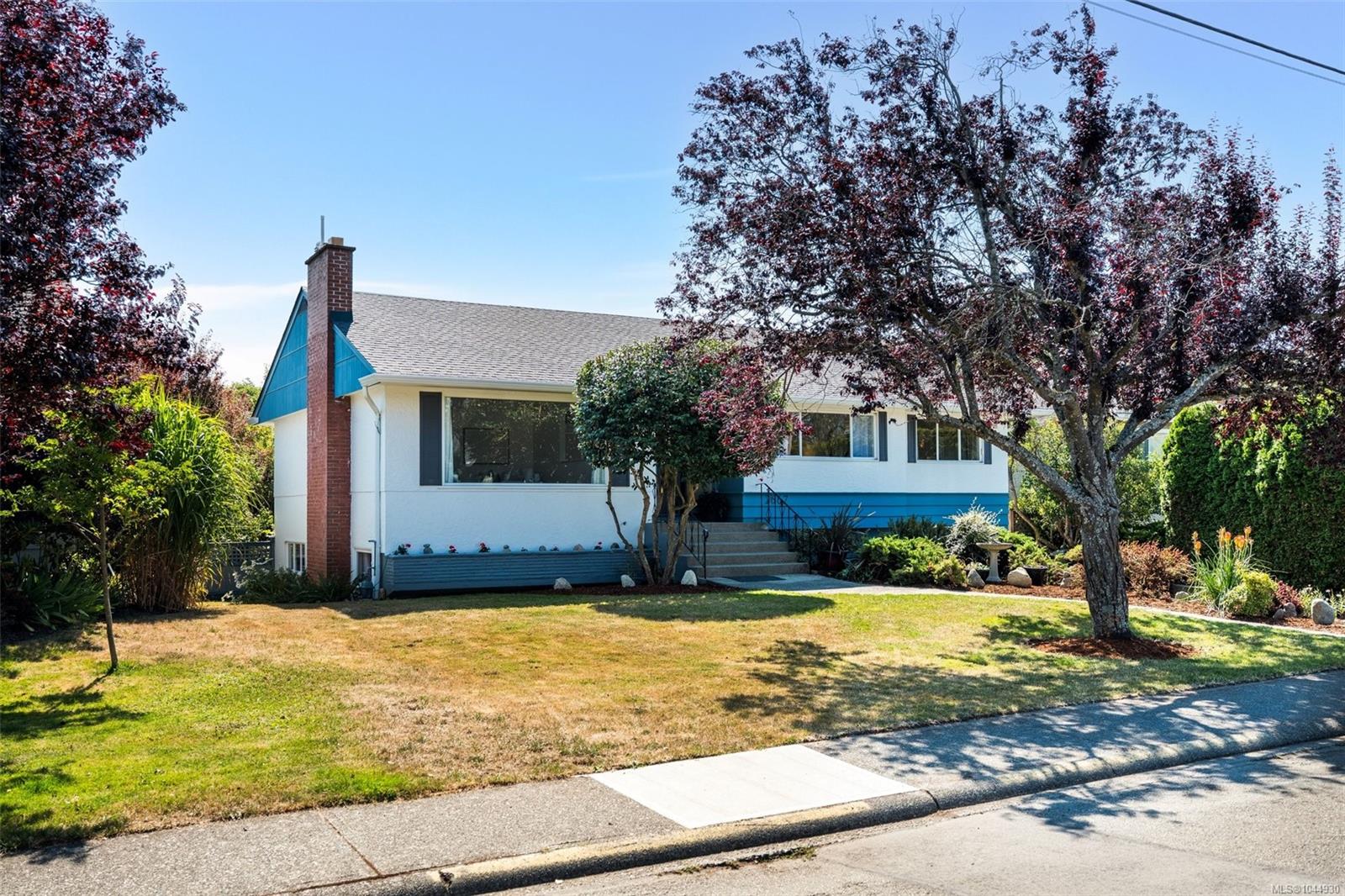 Residential in Oak Bay 4