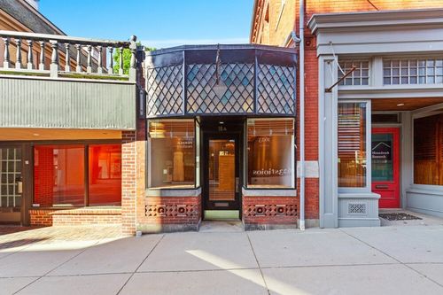 18 Pleasant St, Gloucester, MA, 01930-5910 | Card Image