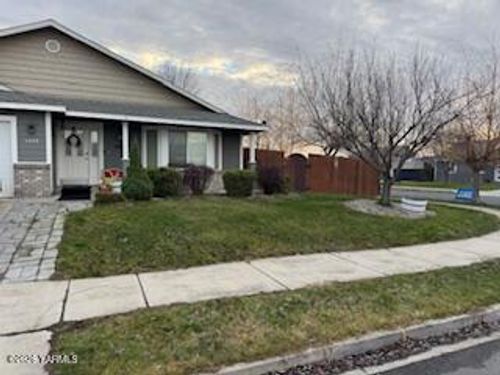 1407 Julia Ave, Sunnyside, WA, 98944-9637 | Card Image