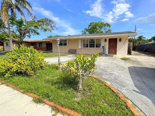 8350 Taft St, Pembroke Pines, FL, 33024-4937 | Card Image
