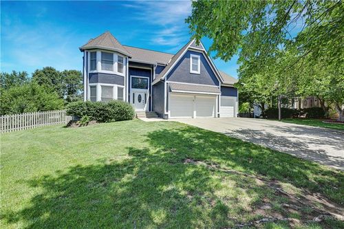 8537 W 145th Ter, Overland Park, KS, 66223-1361 | Card Image