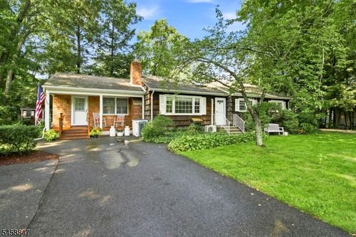 2 Mohican Trl, Oak Ridge, NJ, 07438-9400 | Card Image