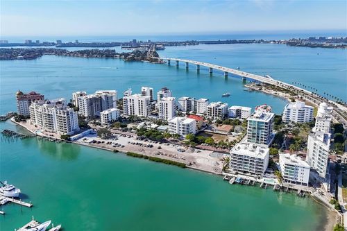 32-226 Golden Gate Pt, SARASOTA, FL, 34236-6617 | Card Image