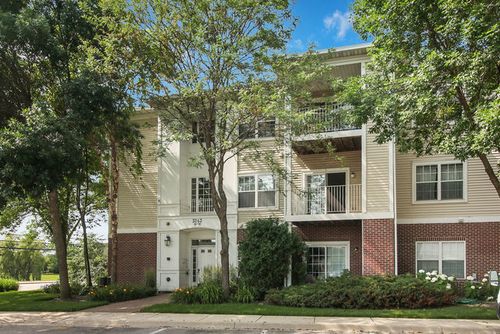 3b-3243 Stratford Ct, Lake Bluff, IL, 60044-2928 | Card Image