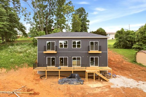 109 Breezeway Ln, Caryville, TN, 37714-3528 | Card Image