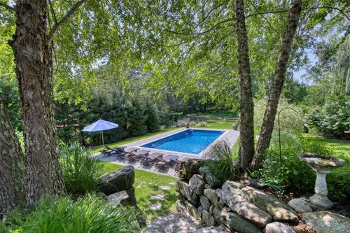 1065 W Mill Rd, Mattituck, NY, 11952-2081 | Card Image
