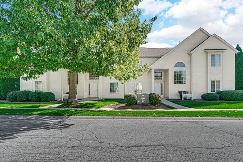 apt-b-3000 Columbine Cir, Valparaiso, IN, 46383-0975 | Card Image