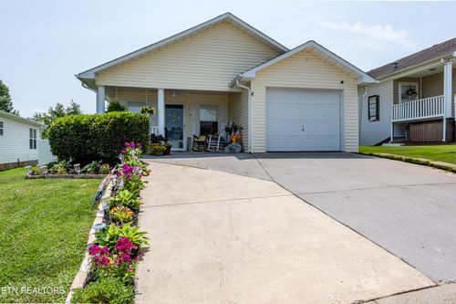 2544 Bay Meadows Way, Sevierville, TN, 37876-7970 | Card Image