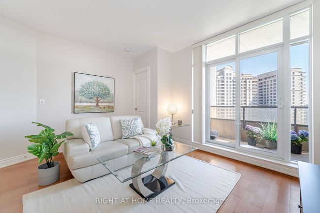 909 - 9225 Jane St, Condo with 2 bedrooms, 2 bathrooms and 4 parking in Vaughan ON | Image 8