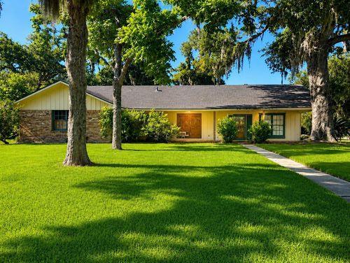 131 Daisy St, Lake Jackson, TX, 77566-4607 | Card Image