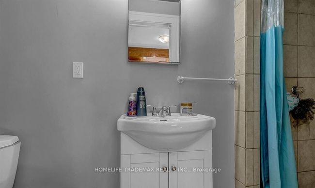 329 Rankin Ave, House other with 8 bedrooms, 3 bathrooms and 4 parking in Windsor ON | Image 22